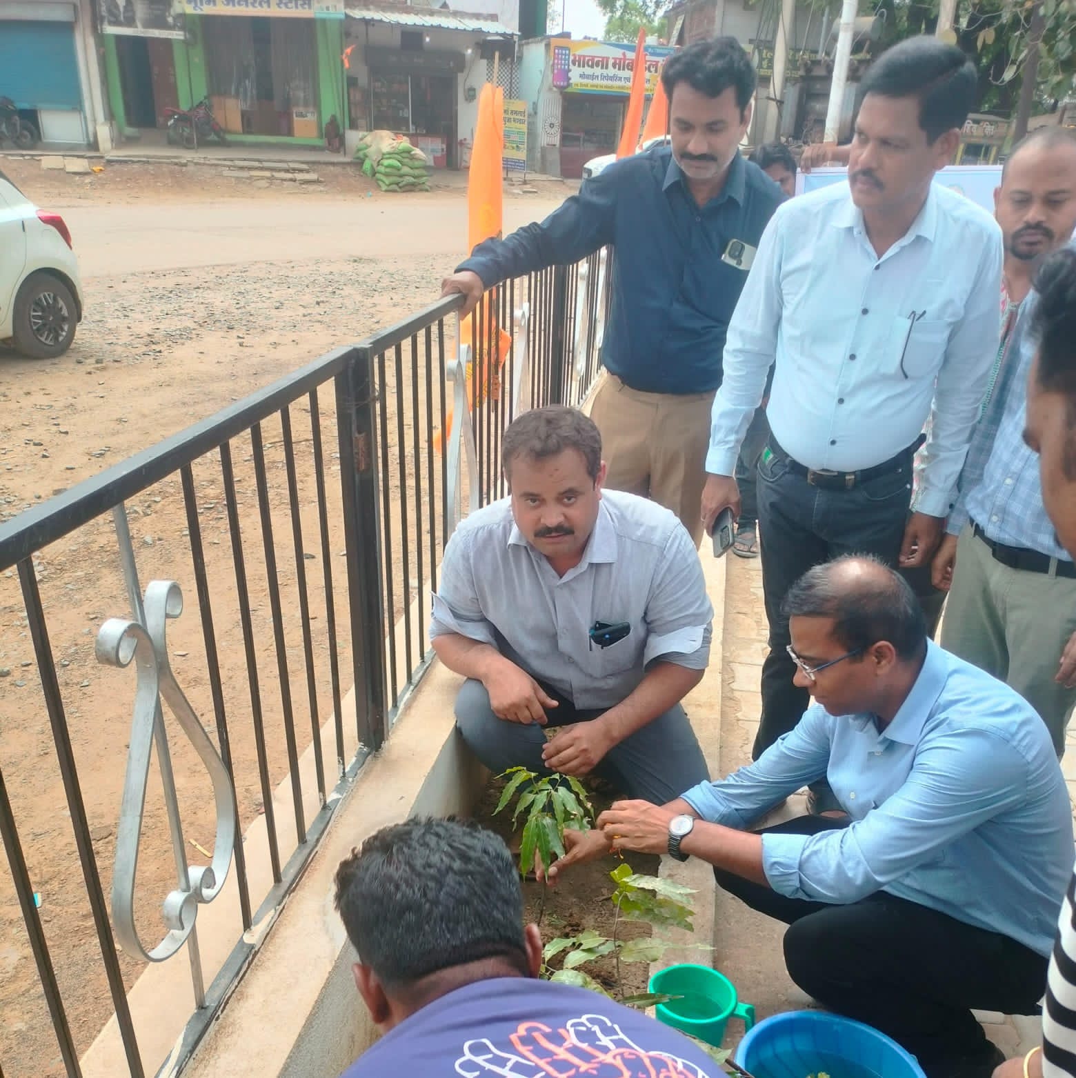 कलेक्टर डॉ कन्नौजे ने बिलाईगढ़ के विभिन्न कार्यालय और कार्यों का किया आकस्मिक निरीक्षण…