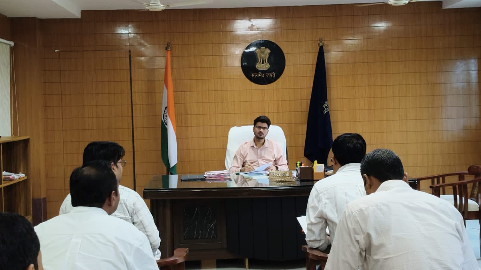 मांग अनुसार समितियों में प्राथमिकता से कराएं खाद -बीज़ क़ा भण्डारण – कलेक्टर…
